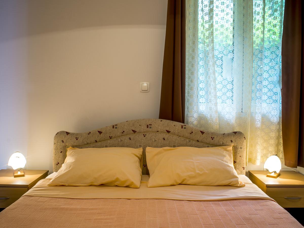 Apartments Villa Radonic Donji Morinj Exterior photo